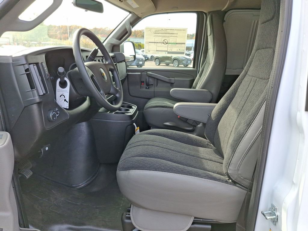 New 2025 Chevrolet Express 3500 - photo 37