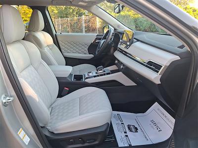 Used 2024 Mitsubishi Outlander PHEV - photo 1