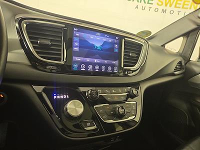 Used 2019 Chrysler Pacifica - photo 1