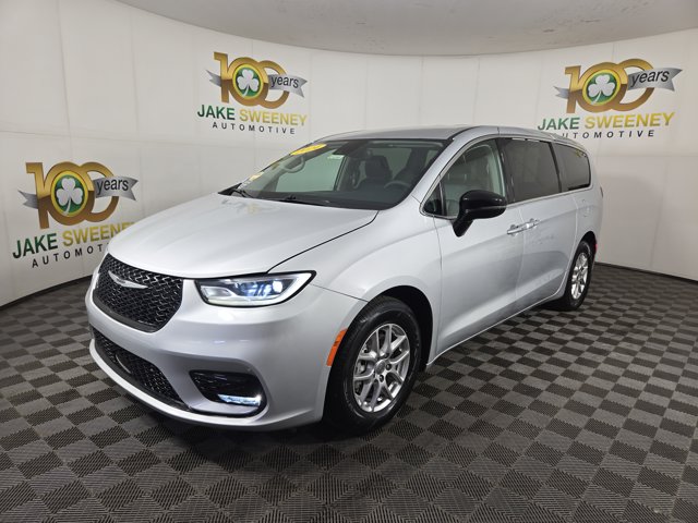 Used 2024 Chrysler Pacifica - photo 5