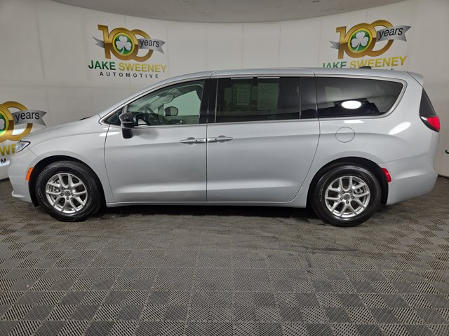 Used 2024 Chrysler Pacifica - photo 6