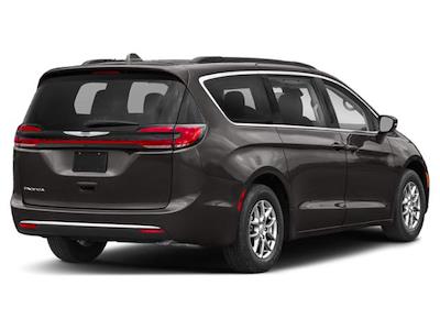 Used 2022 Chrysler Pacifica - photo 2
