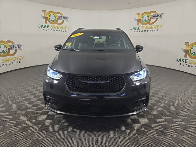 Used 2024 Chrysler Pacifica - photo 2