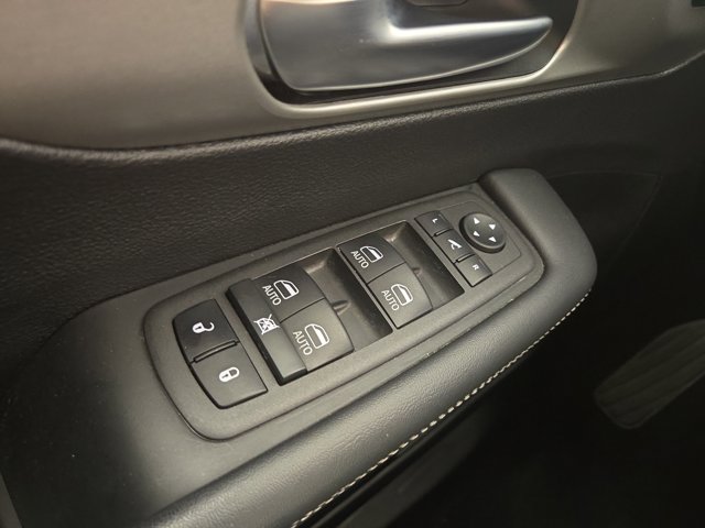 Used 2024 Chrysler Pacifica - photo 31