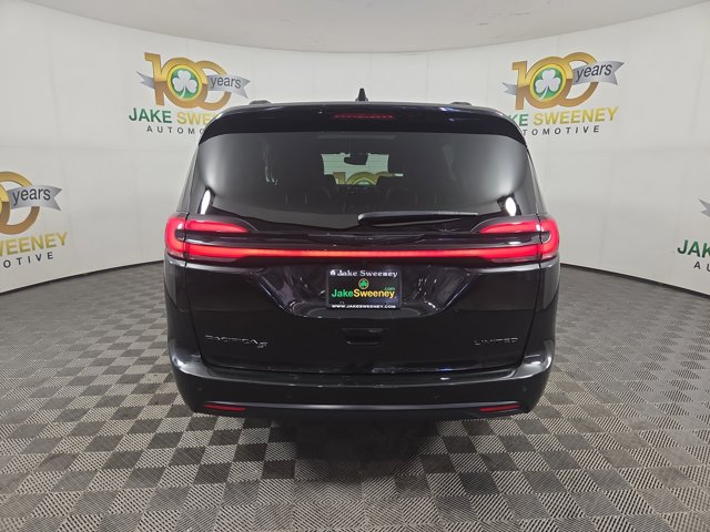 Used 2024 Chrysler Pacifica - photo 8