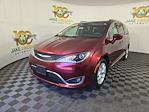Used 2017 Chrysler Pacifica Minivan thumbnail 3