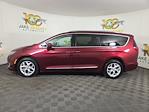 Used 2017 Chrysler Pacifica Minivan thumbnail 4