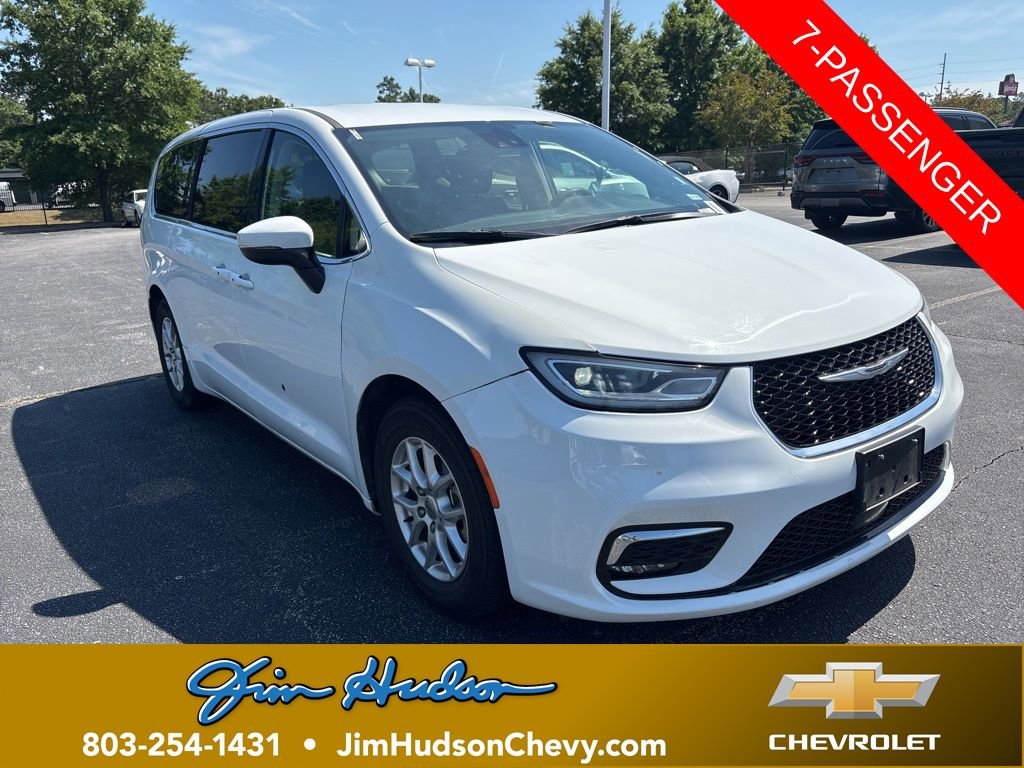 Used 2023 Chrysler Pacifica - photo 1