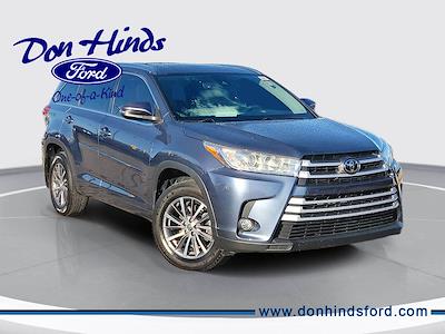 Used 2017 Toyota Highlander - photo 1