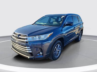 Used 2017 Toyota Highlander - photo 1