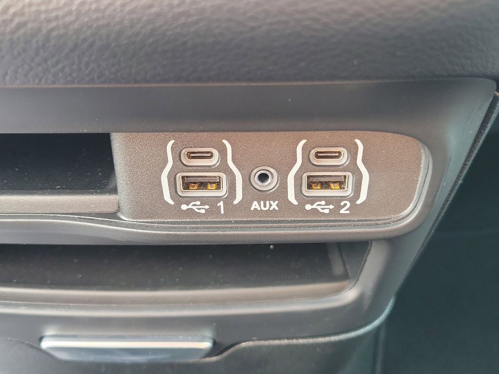 Used 2025 Chrysler Pacifica - photo 31