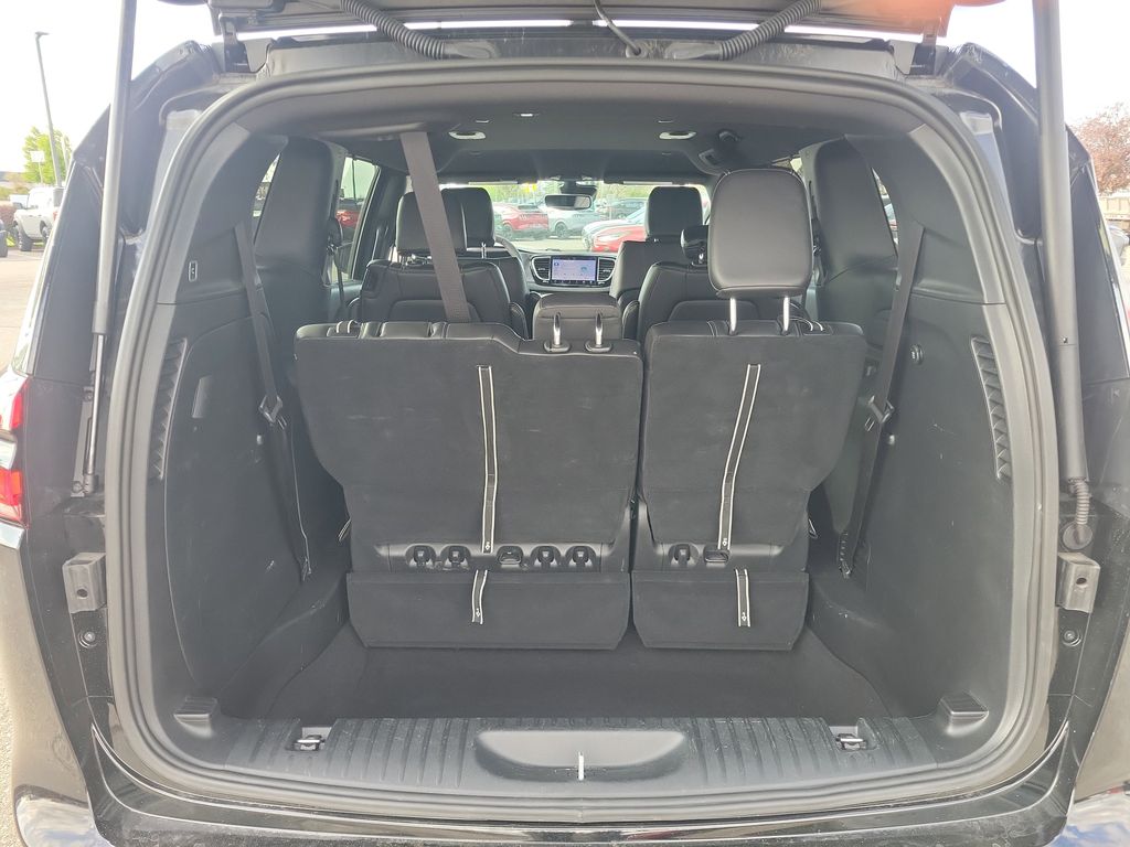 Used 2025 Chrysler Pacifica - photo 10