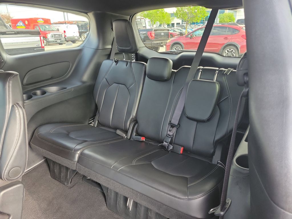 Used 2025 Chrysler Pacifica - photo 11