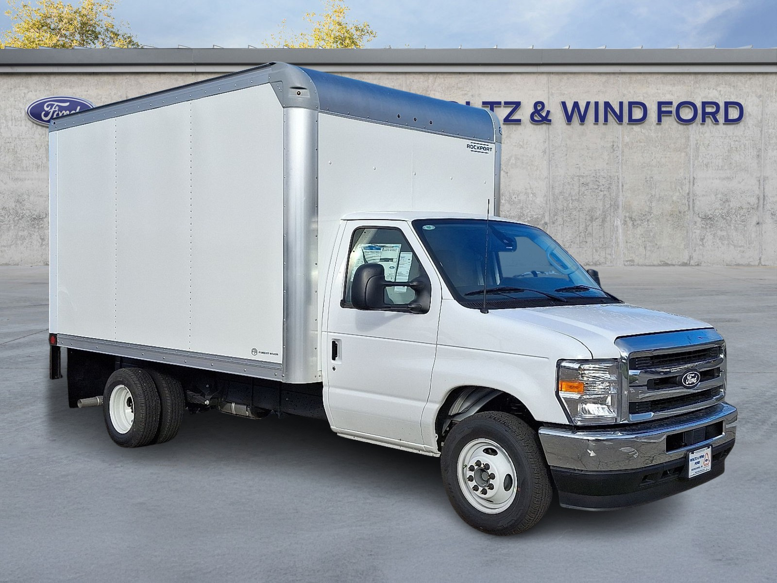 New 2026 Ford E-350 - photo 5