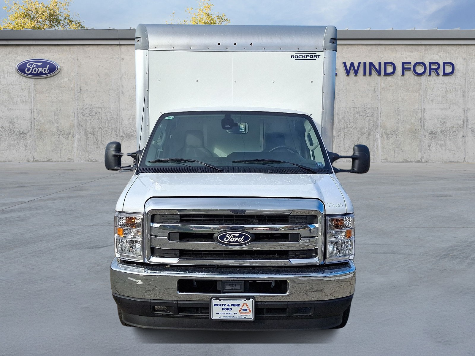 New 2026 Ford E-350 - photo 6