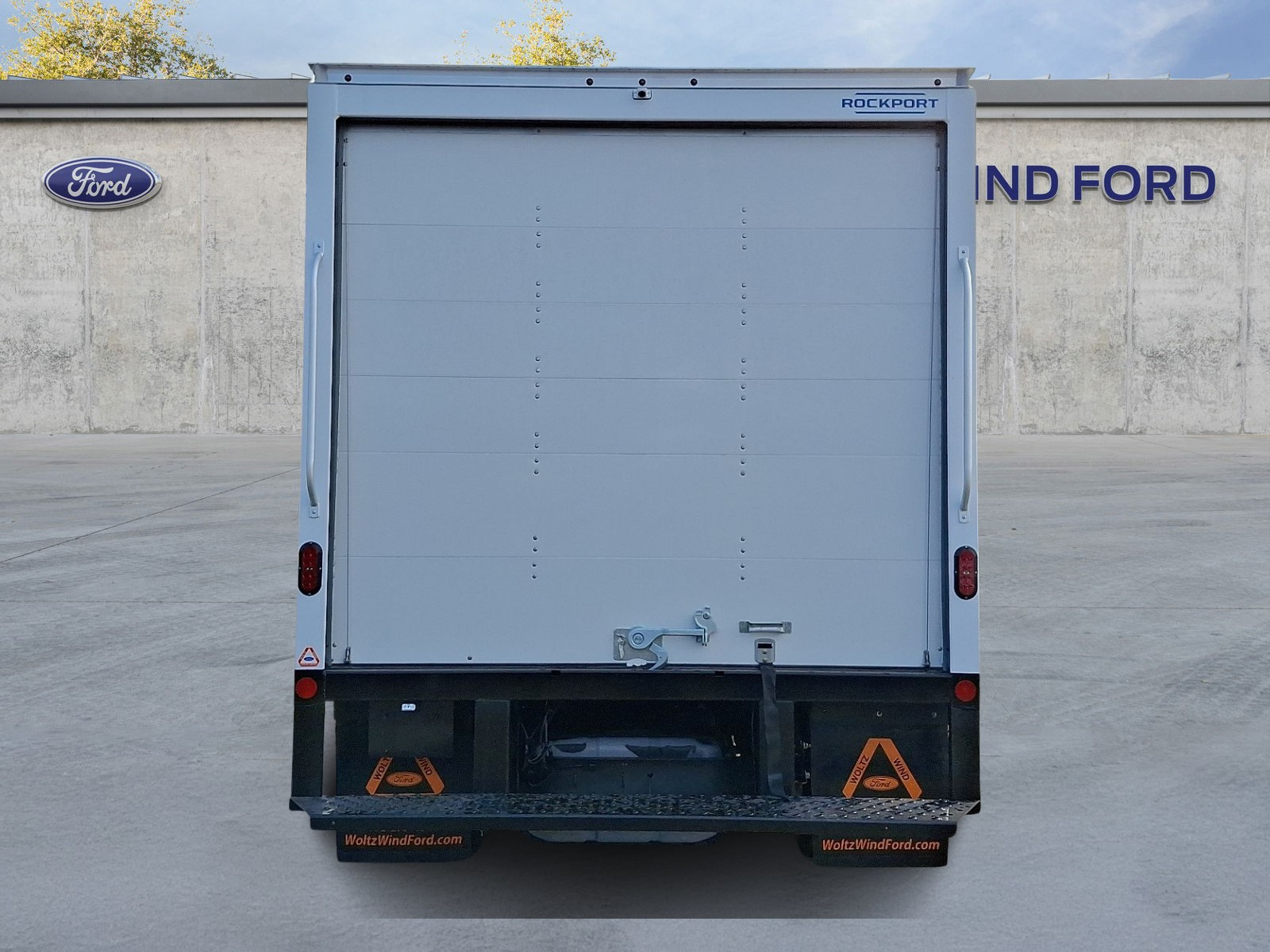 New 2026 Ford E-350 - photo 7