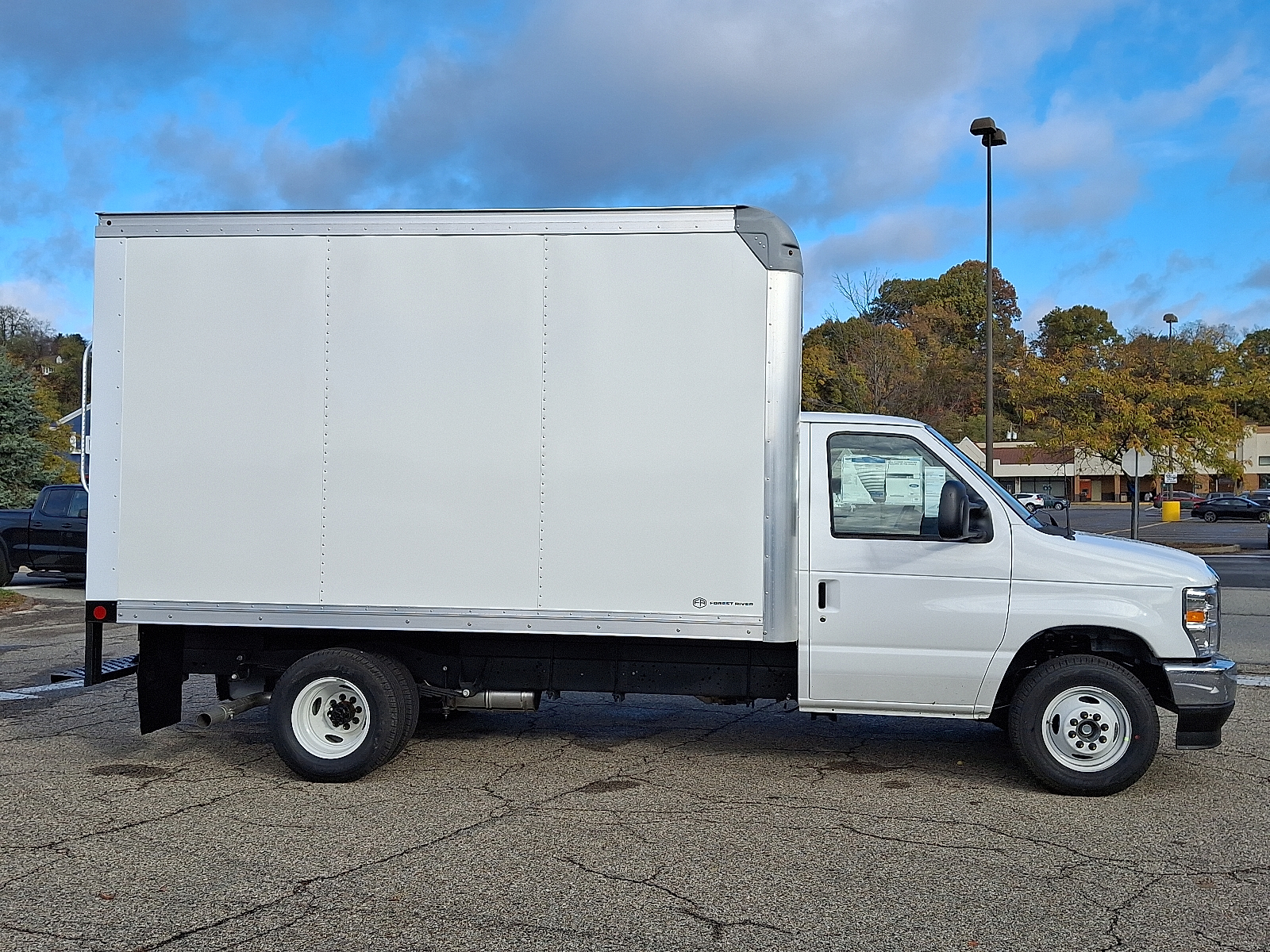 New 2026 Ford E-350 - photo 9