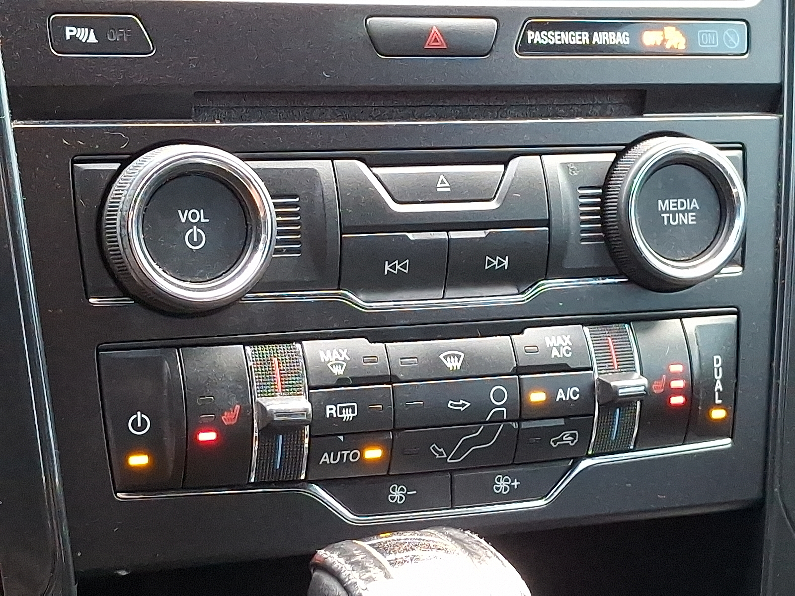 Used 2017 Ford Explorer - photo 2