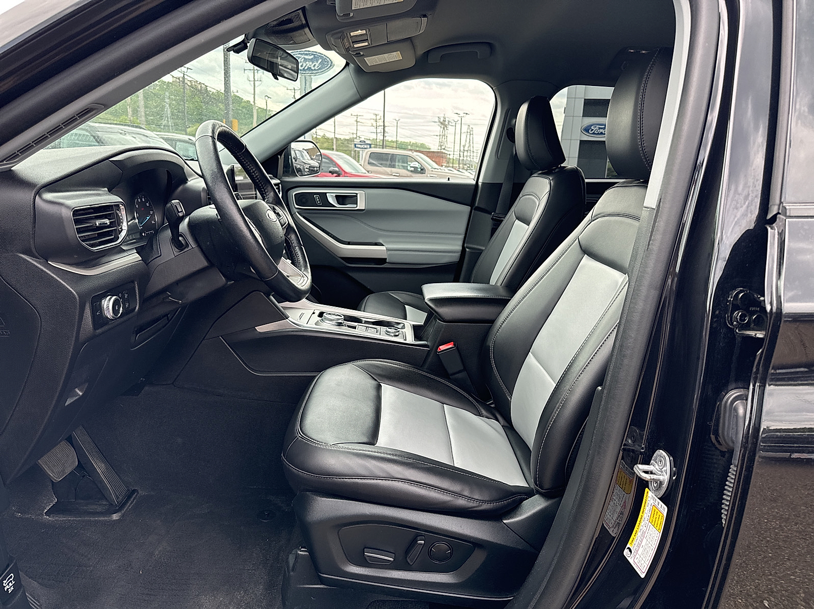 Used 2023 Ford Explorer - photo 16