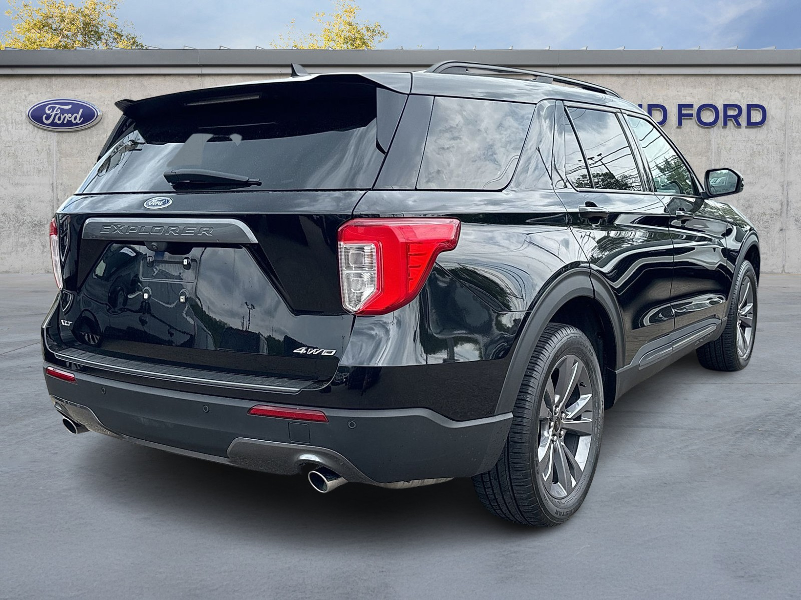 Used 2023 Ford Explorer - photo 8