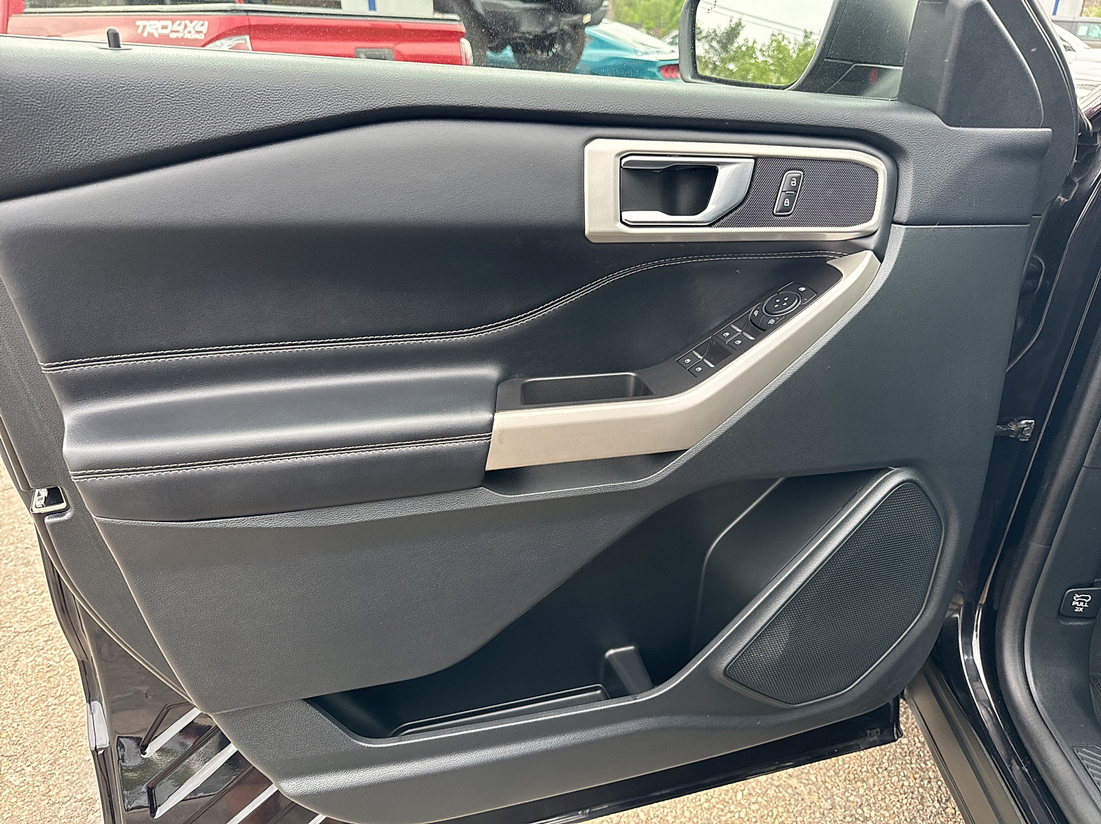 Used 2022 Ford Explorer - photo 25