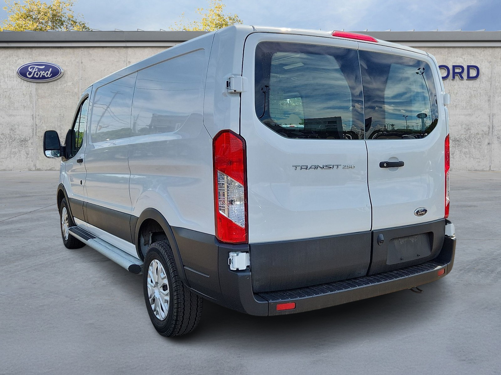 Used 2024 Ford Transit 250 - photo 2