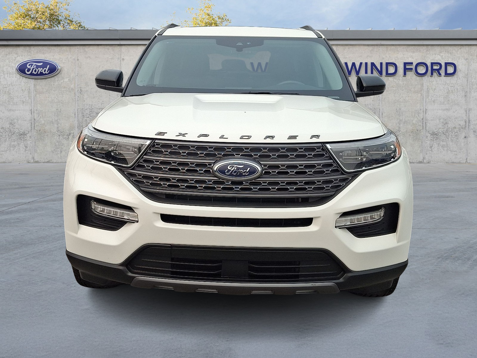Used 2024 Ford Explorer - photo 2