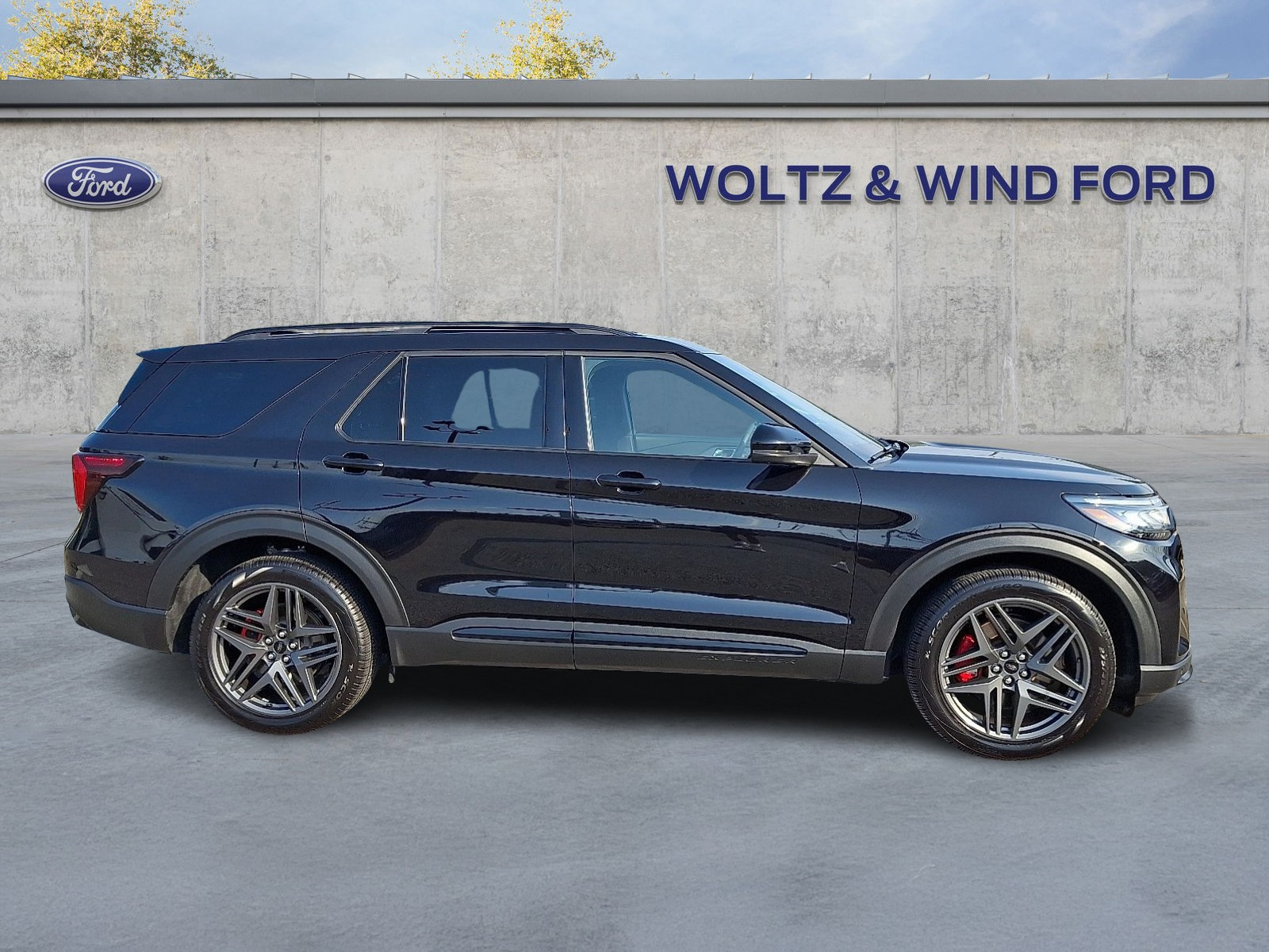 Used 2026 Ford Explorer - photo 2