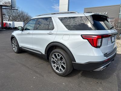 Used 2025 Ford Explorer - photo 1