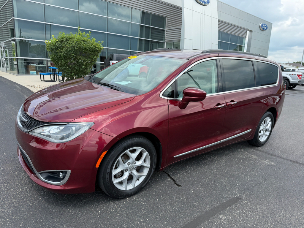 Used 2017 Chrysler Pacifica - photo 2