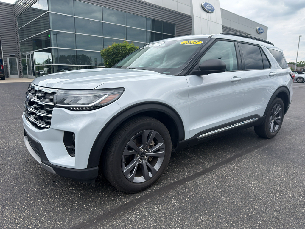 Used 2025 Ford Explorer - photo 2