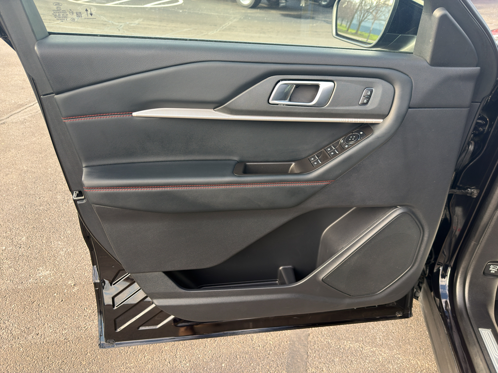 Used 2025 Ford Explorer - photo 13