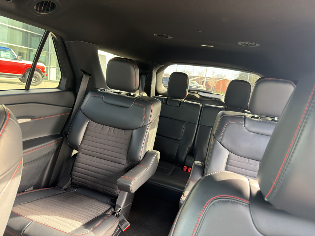 Used 2025 Ford Explorer - photo 16
