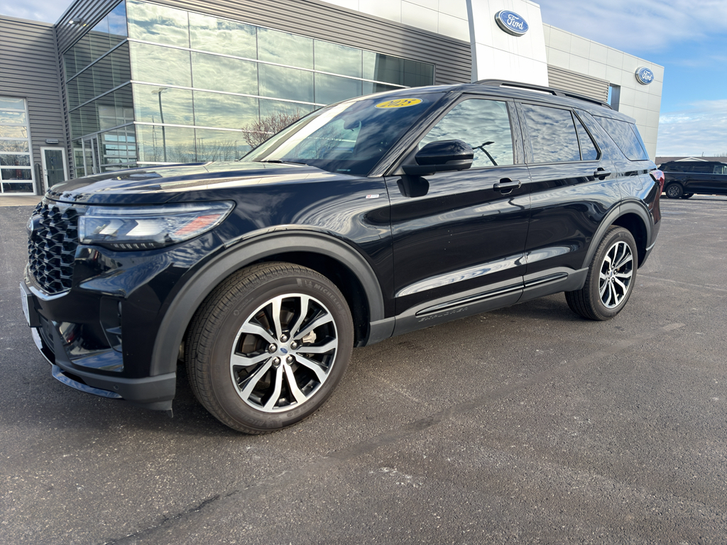 Used 2025 Ford Explorer - photo 6