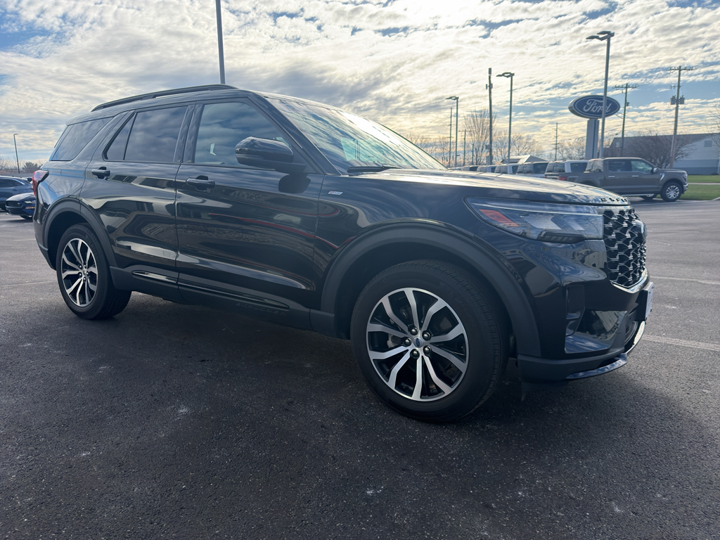Used 2025 Ford Explorer - photo 8
