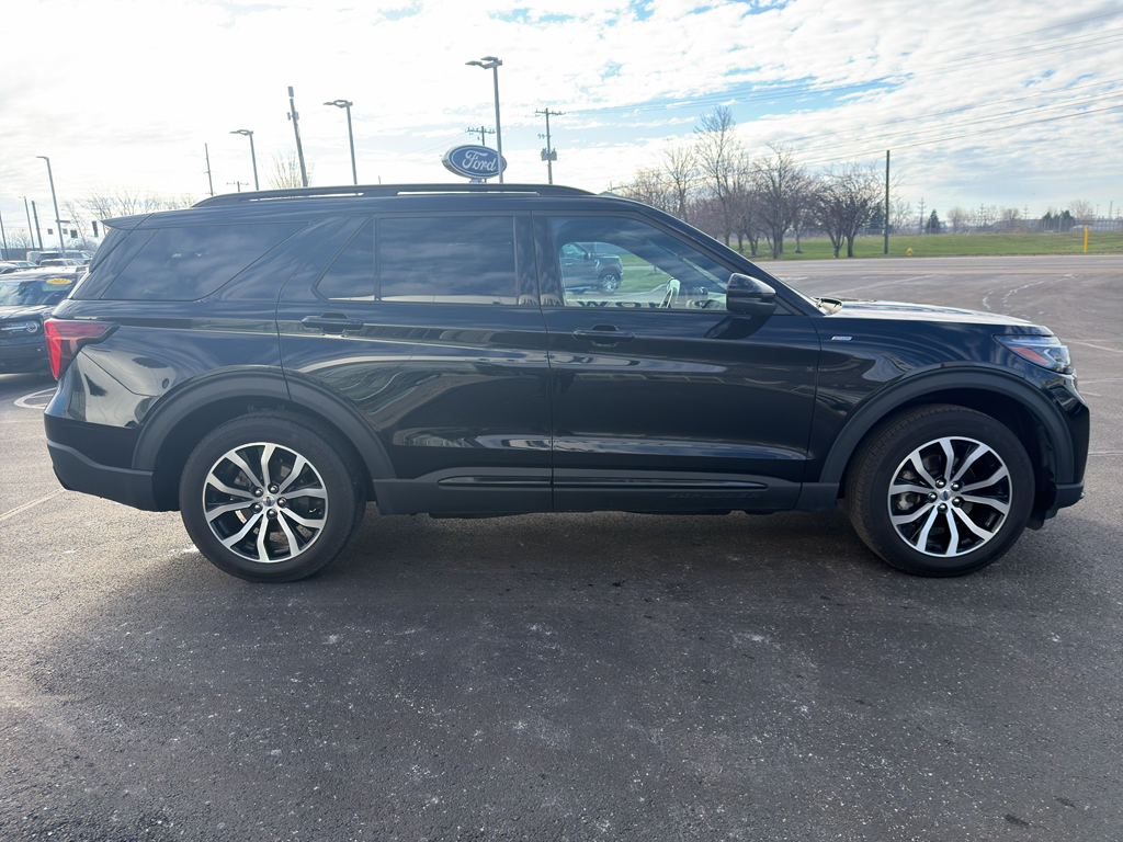 Used 2025 Ford Explorer - photo 9