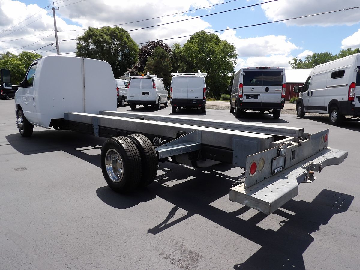 Used 2011 Ford E-450 - photo 5