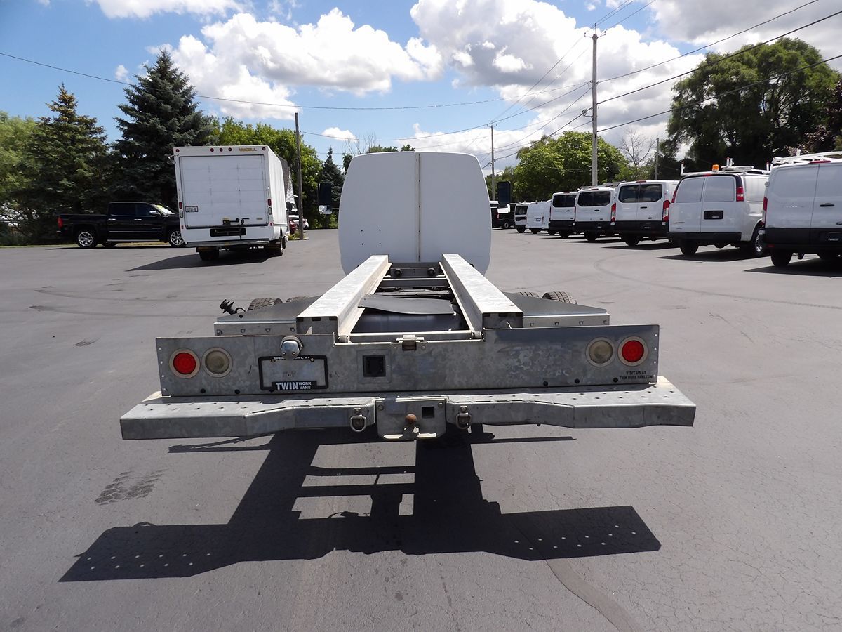 Used 2011 Ford E-450 - photo 8