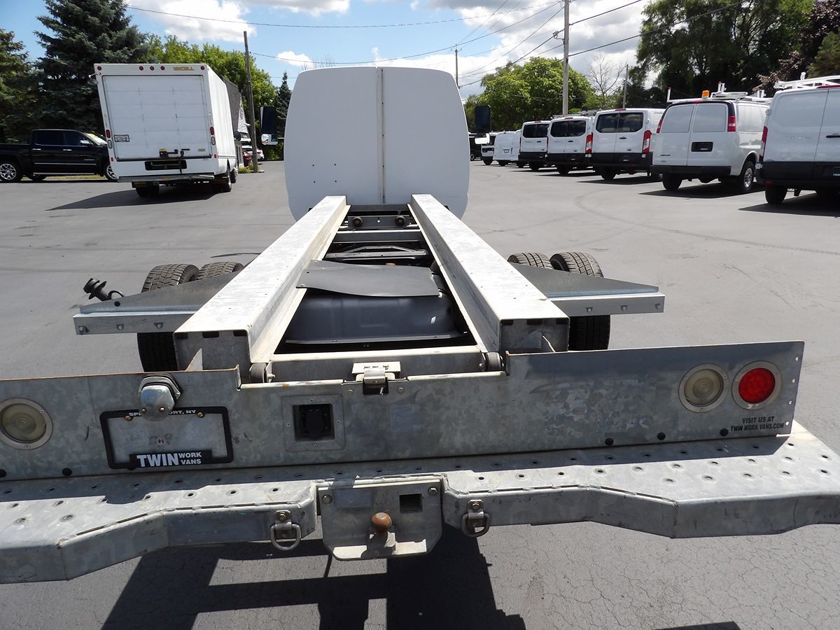 Used 2011 Ford E-450 - photo 9