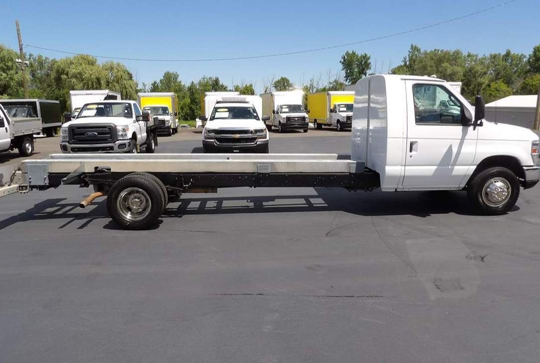 Used 2011 Ford E-450 - photo 11