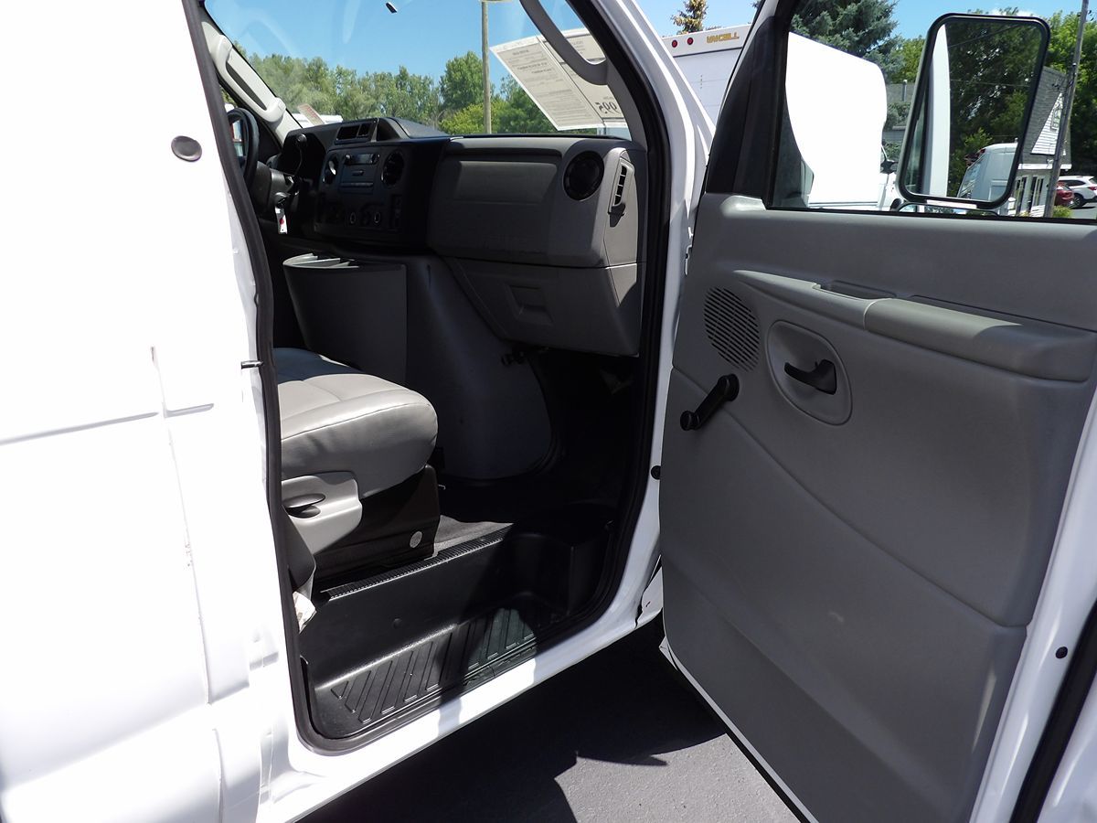 Used 2011 Ford E-450 - photo 29