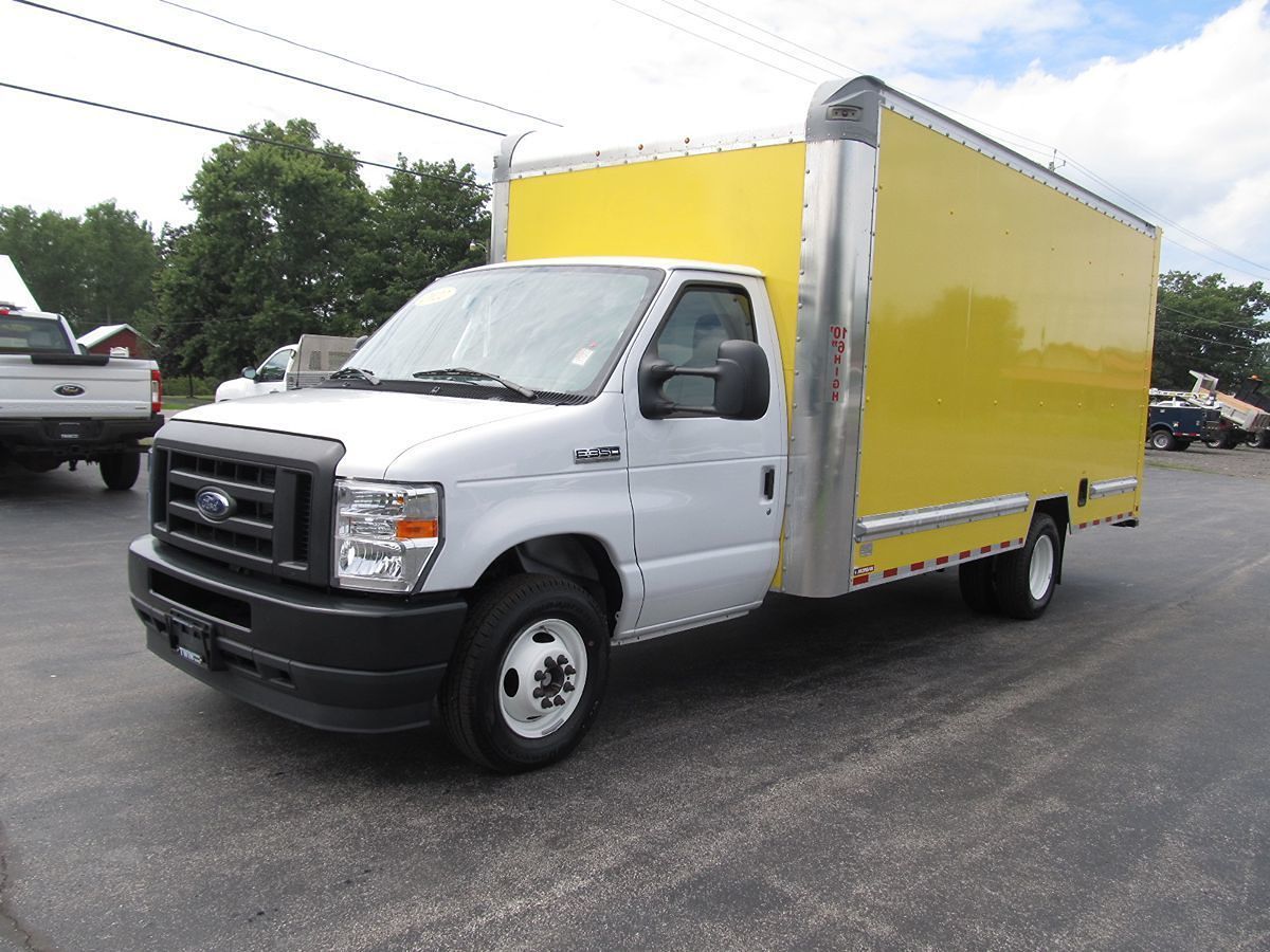 Used 2022 Ford E-350 - photo 5