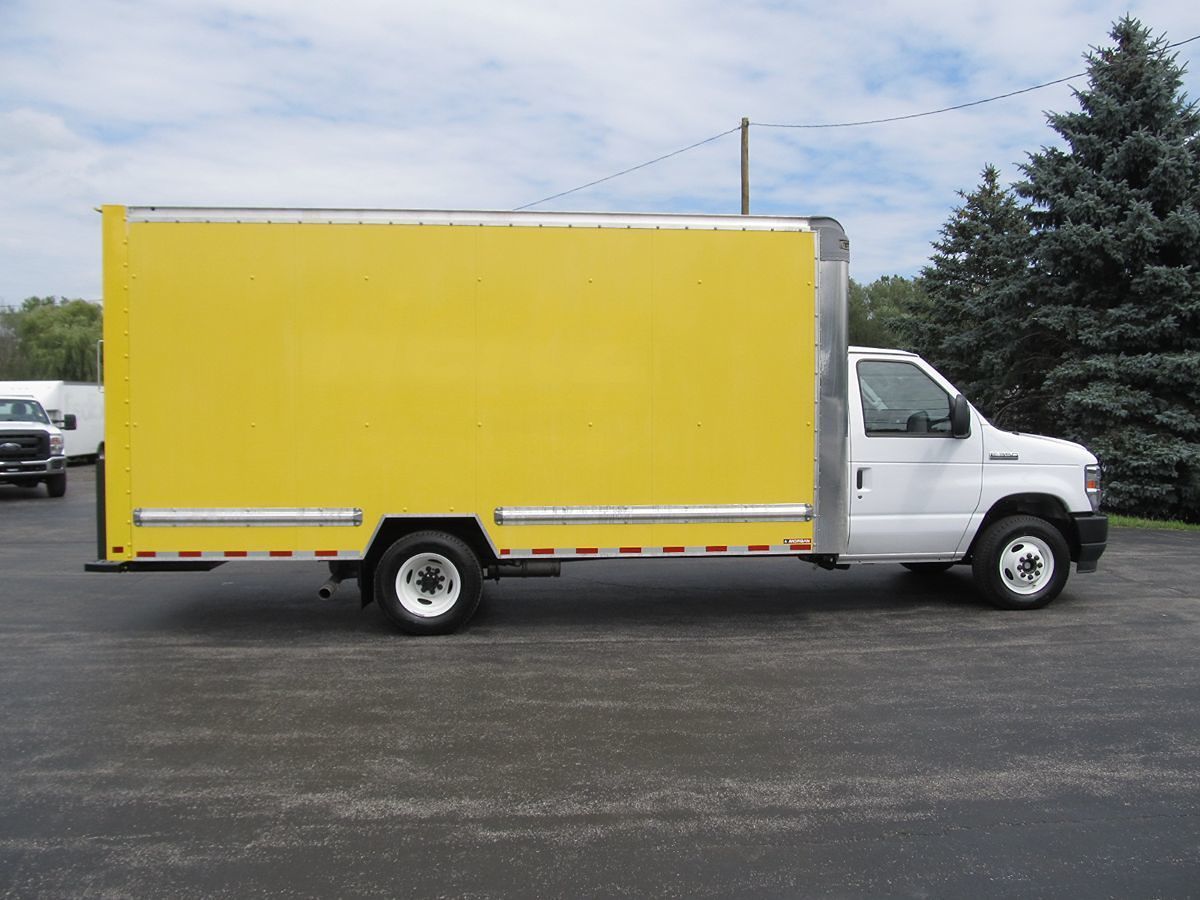 Used 2022 Ford E-350 - photo 11