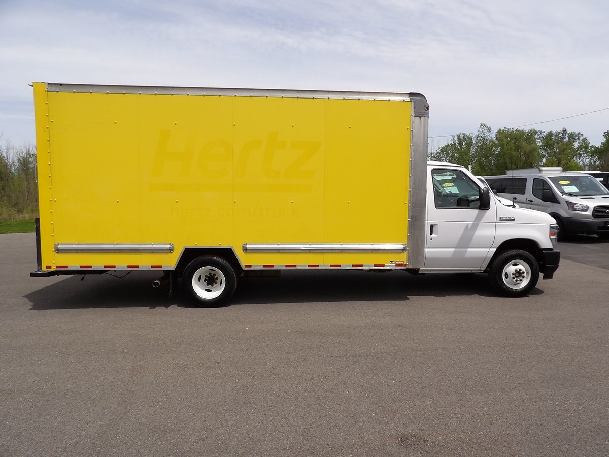 Used 2023 Ford E-350 - photo 16