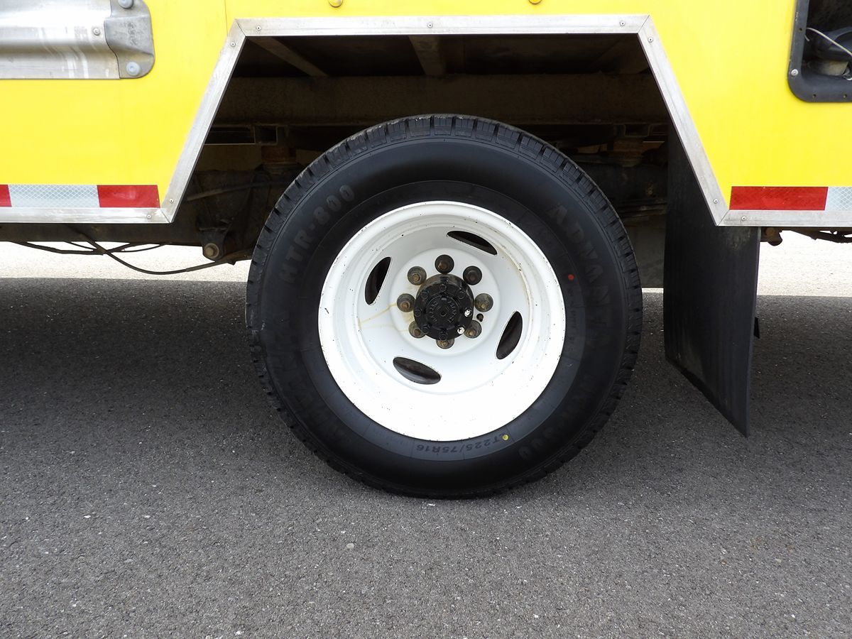 Used 2023 Ford E-350 - photo 24