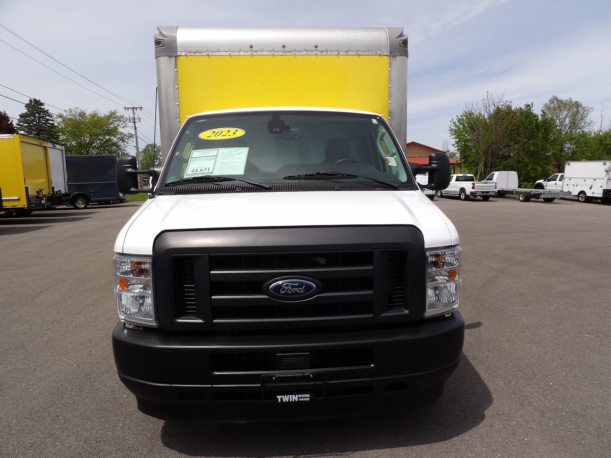Used 2023 Ford E-350 - photo 5