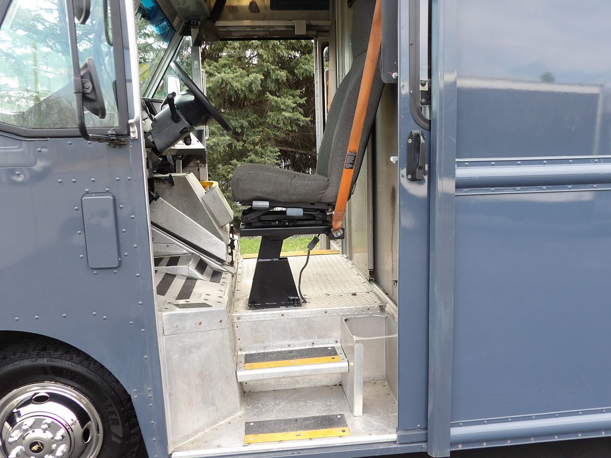 Used 2019 Ford E-450 - photo 25
