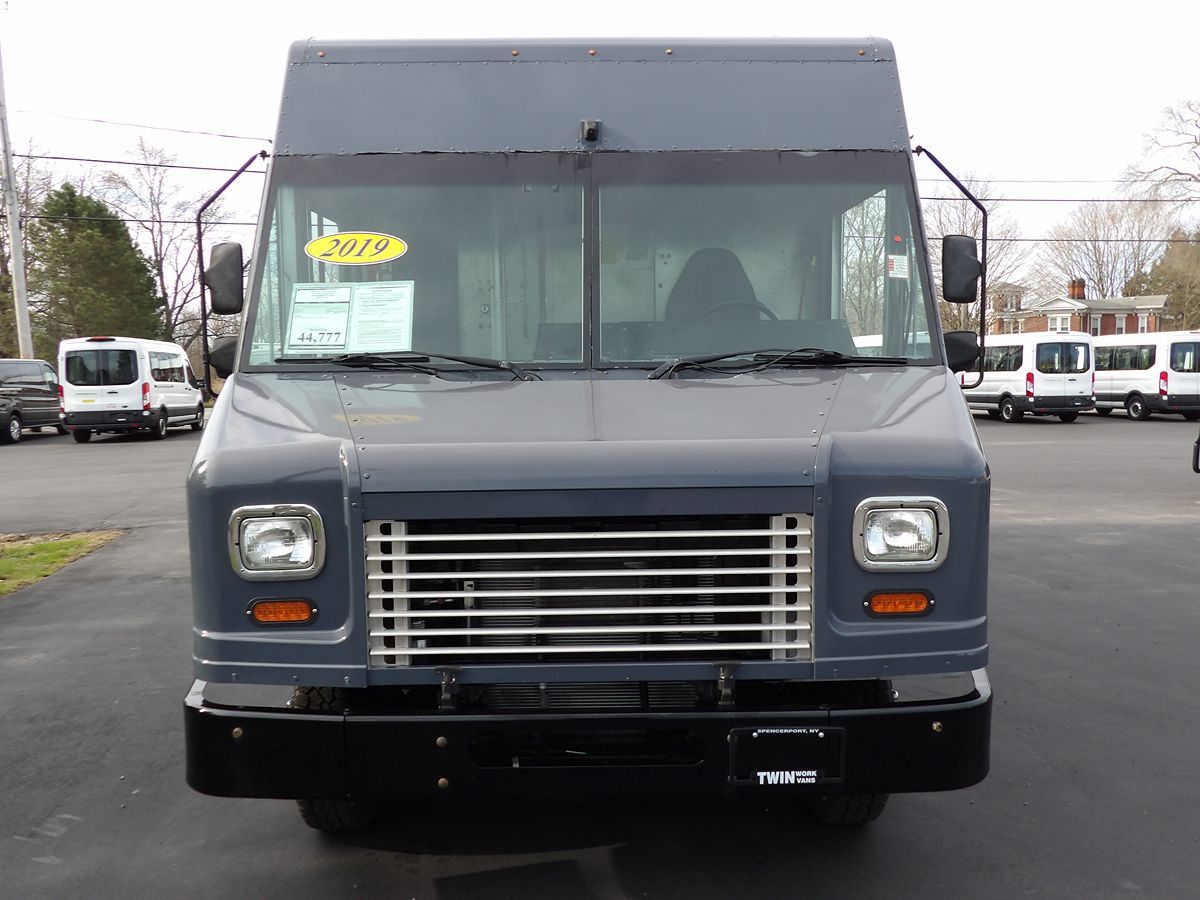 Used 2019 Ford E-450 - photo 5
