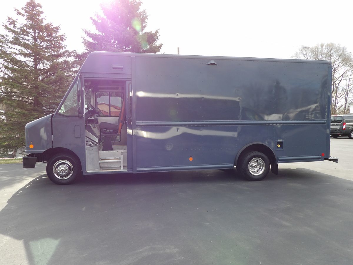 Used 2019 Ford E-450 - photo 8