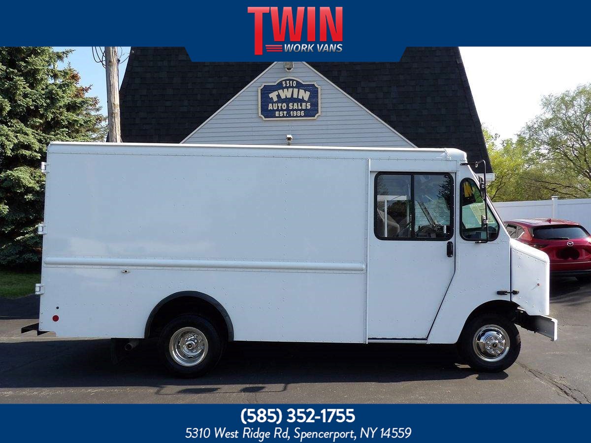Used 2016 Ford E-350 - photo 1